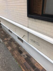 外壁塗装の確認・サイディング一部割れている状態